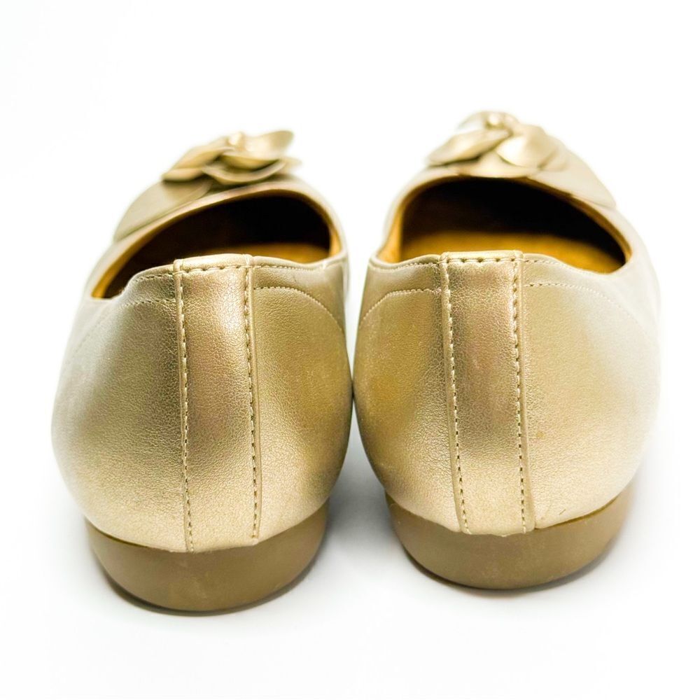 Natural Soul Women’s Gold Flats with Flower Embellishment, Size 6.5 - Picture 8 of 8